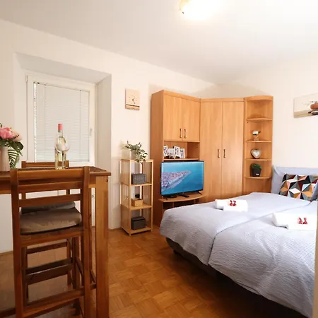 Apartment Mhouse