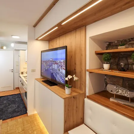 Apartment Mhouse